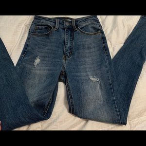 FASHION NOVA CURVE RIPPED JEANS 🍑